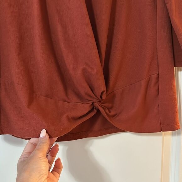 Apt 9 round neck rust shirt with 3/4 length sleeves. - Picture 2 of 5